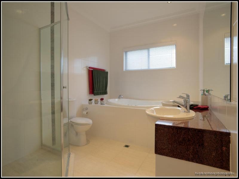 8 Mandolin Avenue, Helensvale QLD 4212