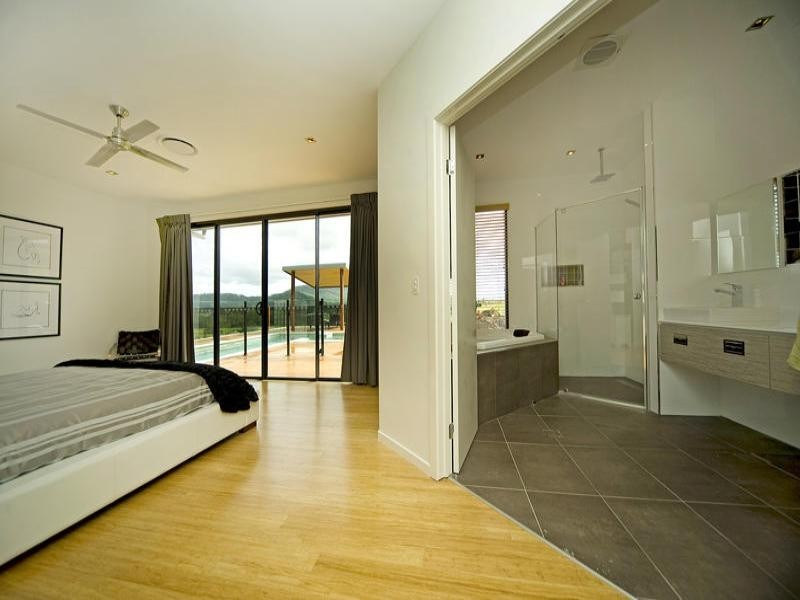 12 Summer Hill Crescent, Maudsland QLD 4210