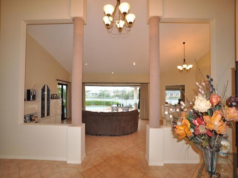 7 Glenwater Crescent, Helensvale QLD 4212