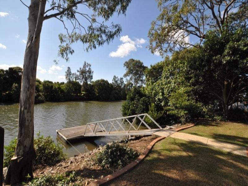 42 Saltwater Terrace, Helensvale QLD 4212