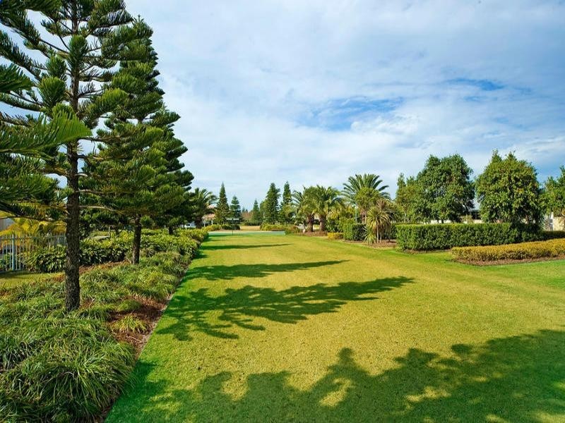 2354 Belmont Court East, Hope Island QLD 4212