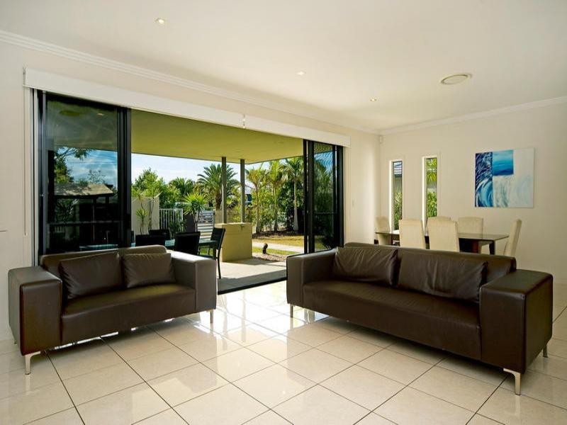 2354 Belmont Court East, Hope Island QLD 4212