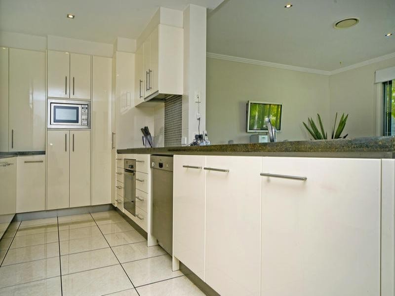 2354 Belmont Court East, Hope Island QLD 4212