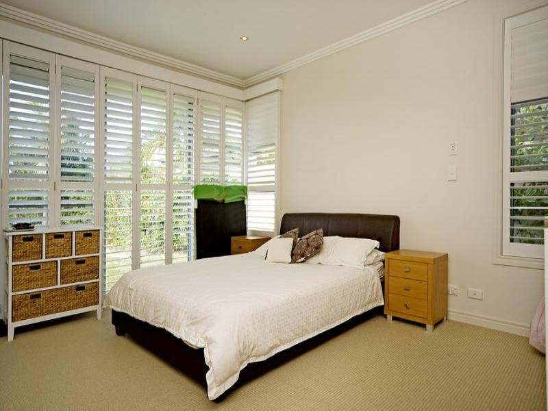 2354 Belmont Court East, Hope Island QLD 4212