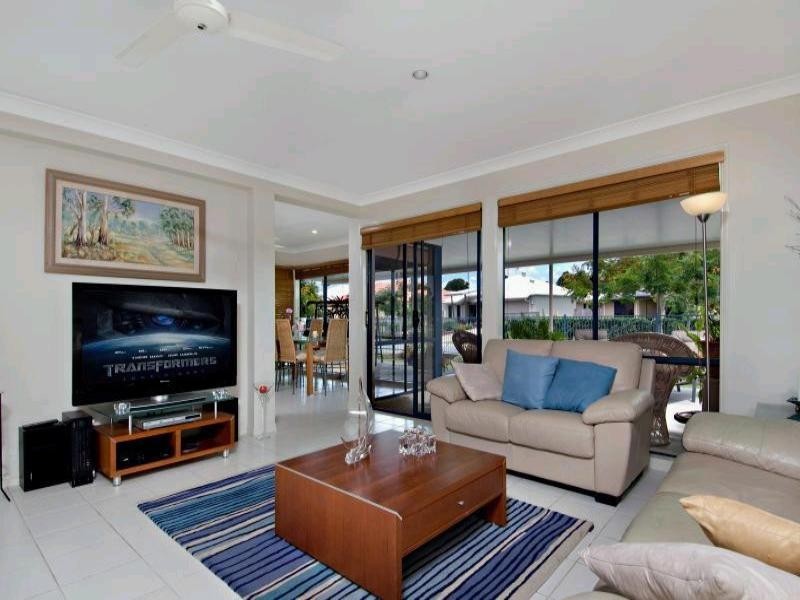 18 Essen Place, Oxenford QLD 4210