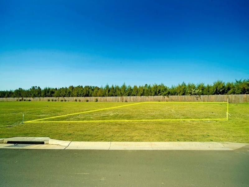 9139 Peter Senior Drive, Hope Island QLD 4212