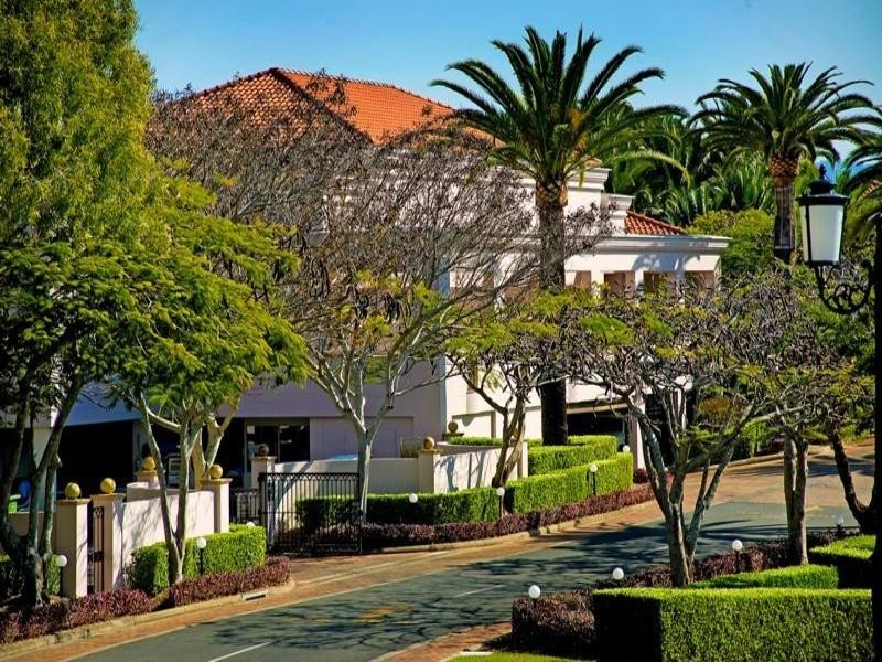 9139 Peter Senior Drive, Hope Island QLD 4212