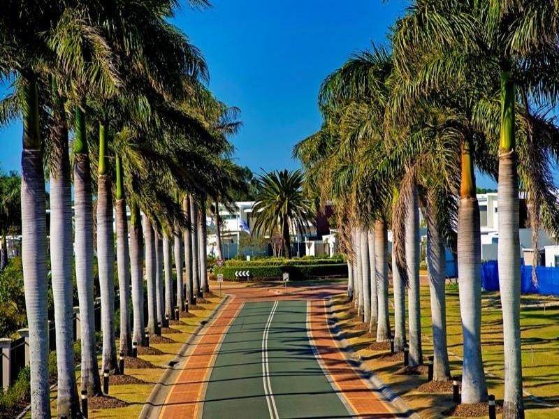 9139 Peter Senior Drive, Hope Island QLD 4212