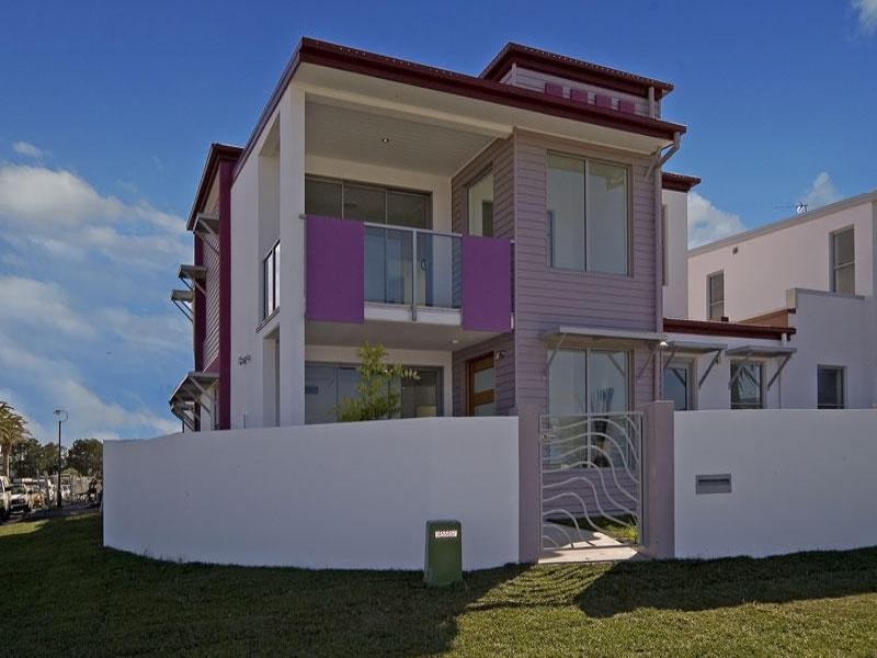 99 Marina Quays.  Broadwater Avenue, Hope Island QLD 4212