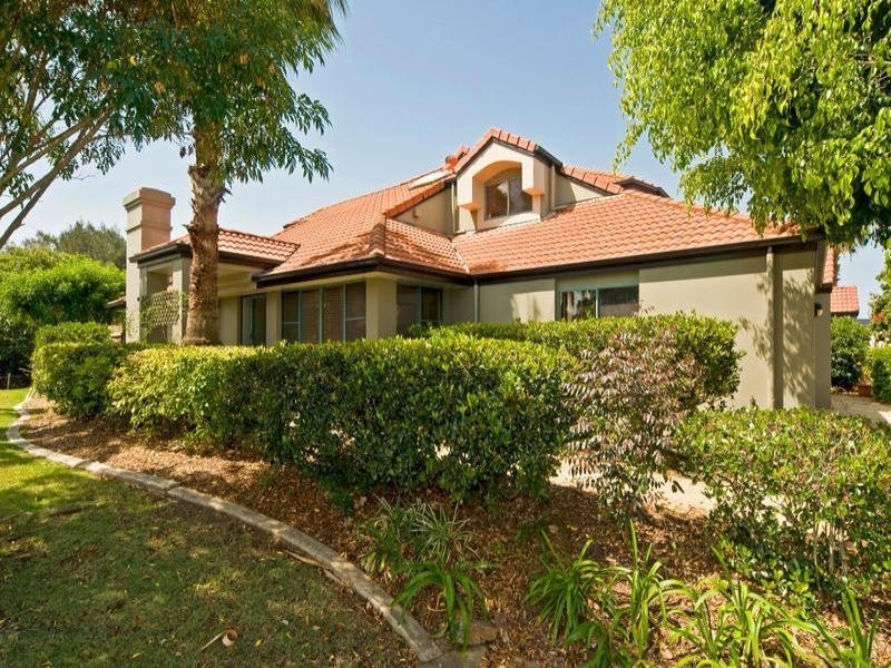 18/19 Santa Barbara Road, Hope Island QLD 4212