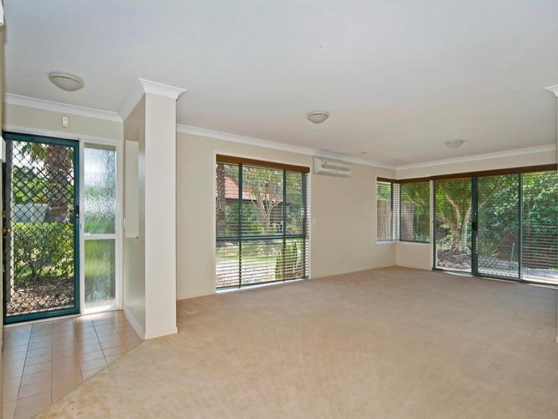 18/19 Santa Barbara Road, Hope Island QLD 4212