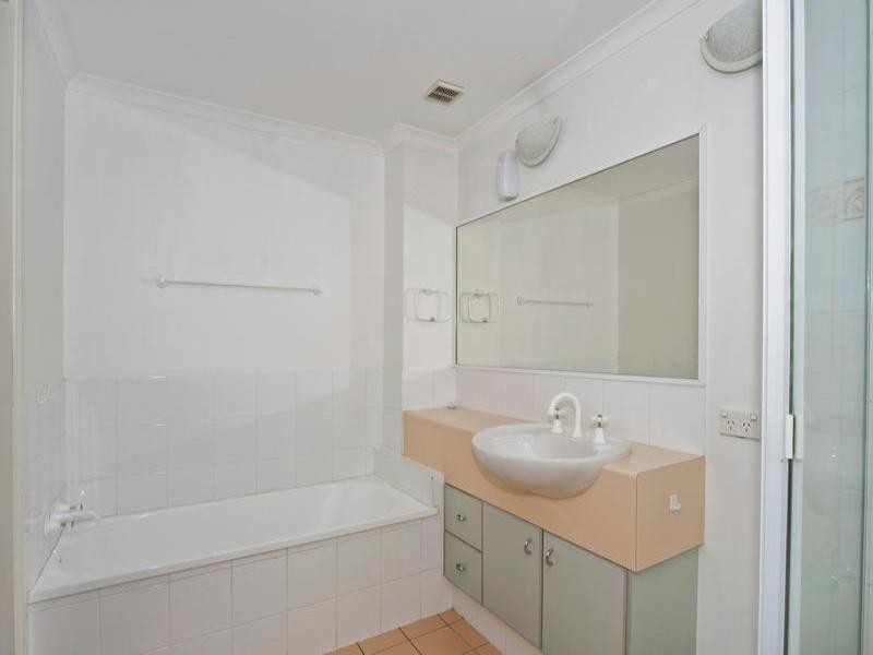 18/19 Santa Barbara Road, Hope Island QLD 4212