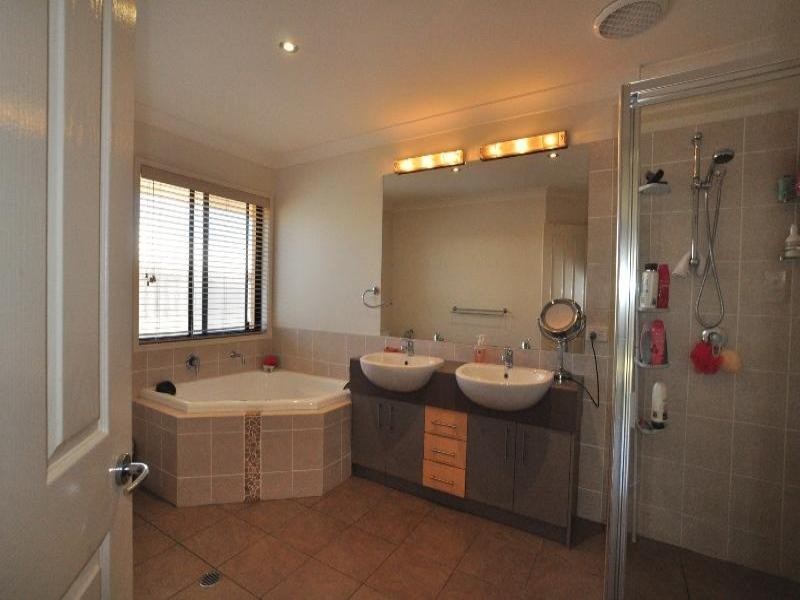 13 Rainbow Circuit, Coomera QLD 4209