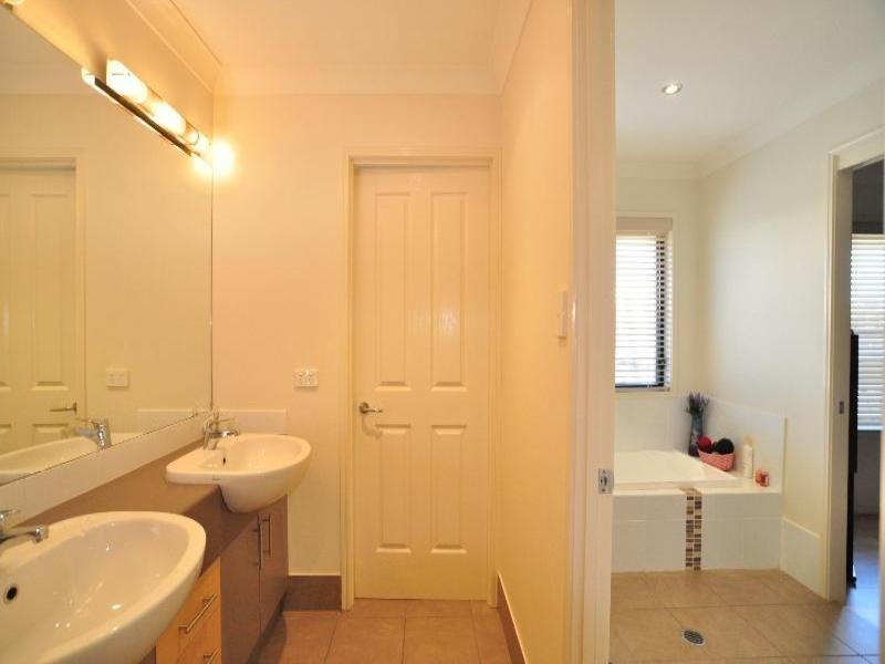 13 Rainbow Circuit, Coomera QLD 4209