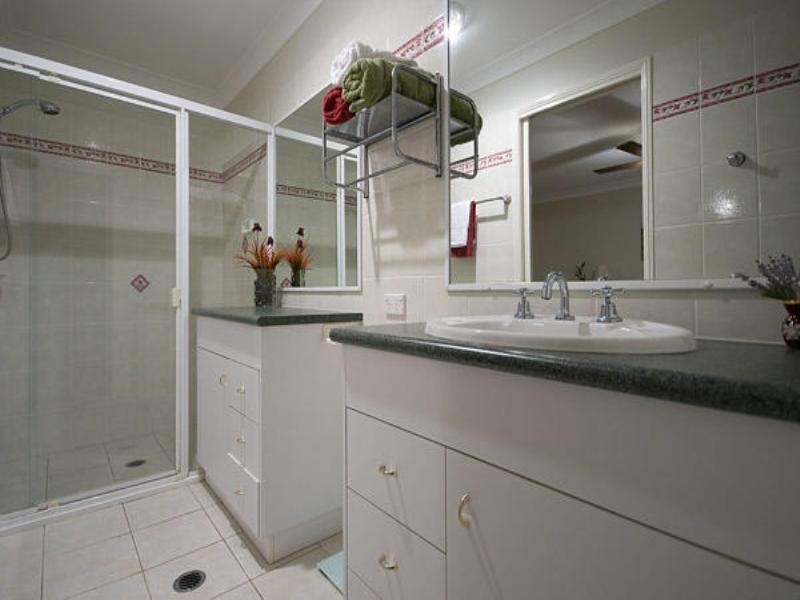 104 Sheehan Avenue, Hope Island QLD 4212