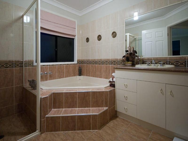 104 Sheehan Avenue, Hope Island QLD 4212