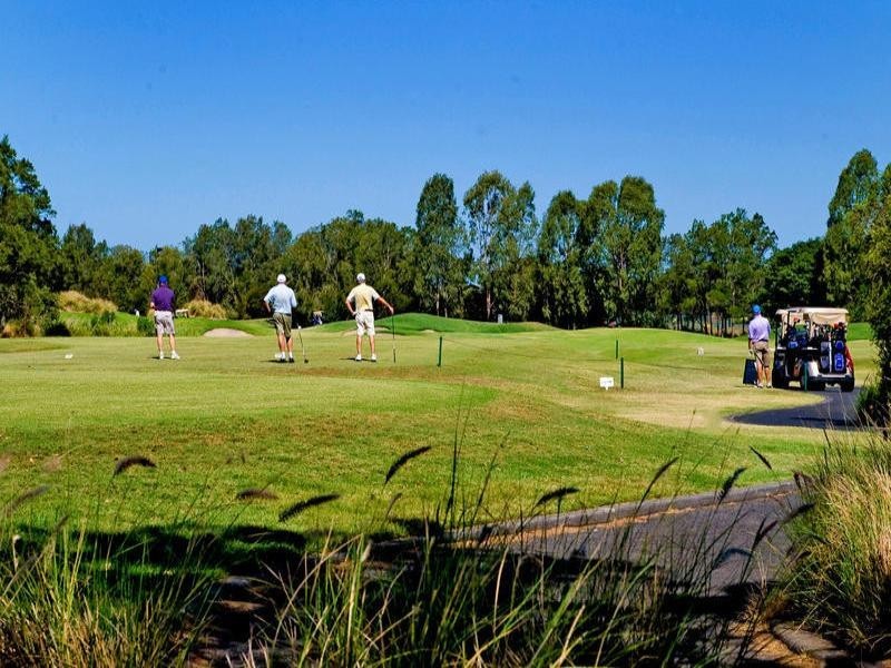 3183 Riverleigh Drive, Hope Island QLD 4212