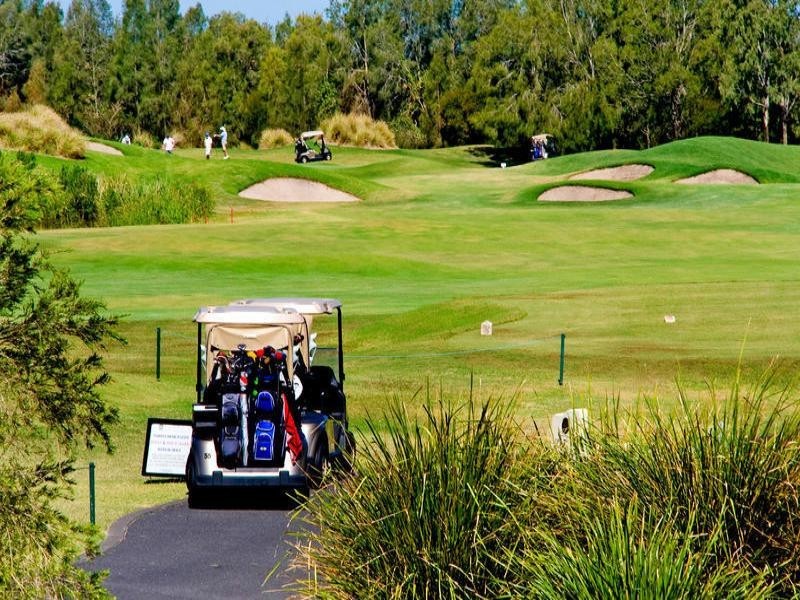 3183 Riverleigh Drive, Hope Island QLD 4212