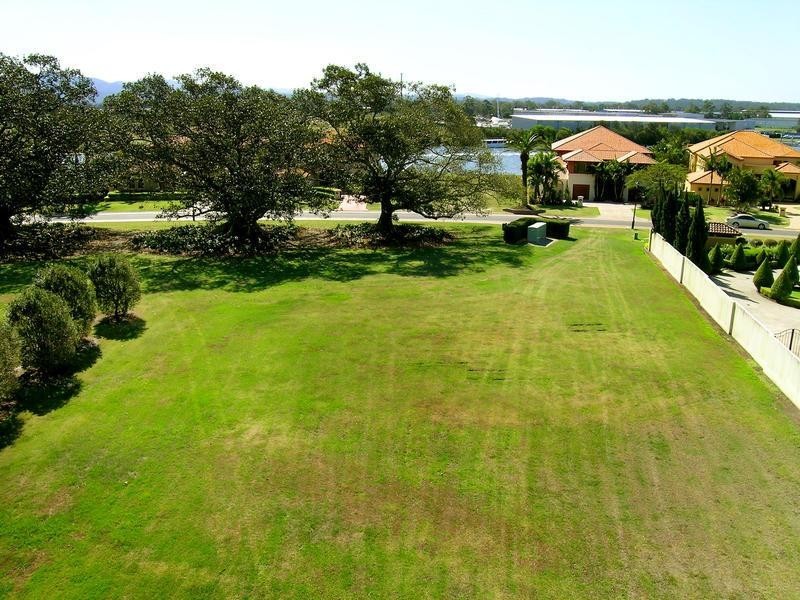 3183 Riverleigh Drive, Hope Island QLD 4212