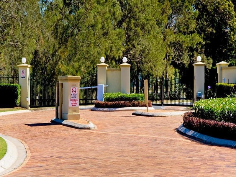 3183 Riverleigh Drive, Hope Island QLD 4212