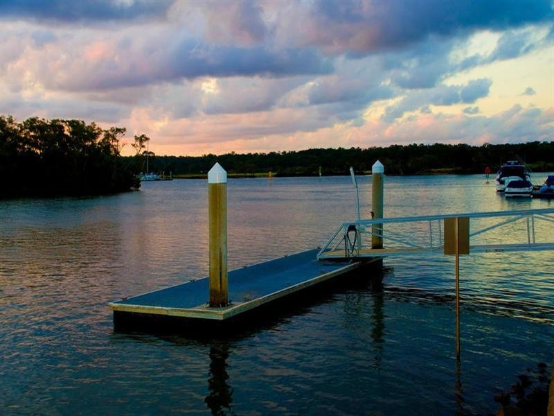 1674 Riverdale Drive, Hope Island QLD 4212