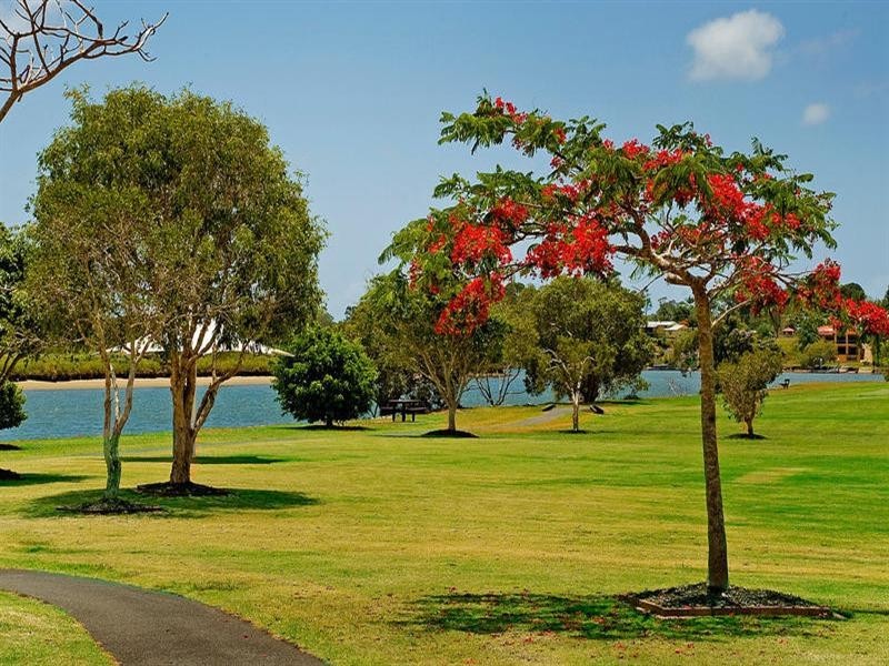 1674 Riverdale Drive, Hope Island QLD 4212