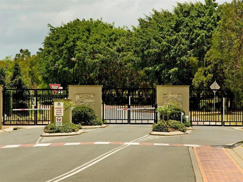 1674 Riverdale Drive, Hope Island QLD 4212