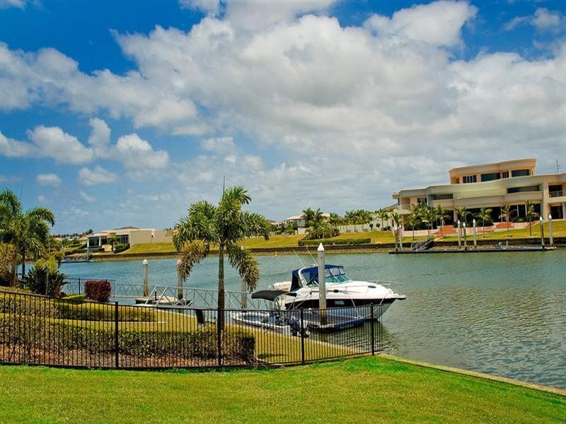 1674 Riverdale Drive, Hope Island QLD 4212