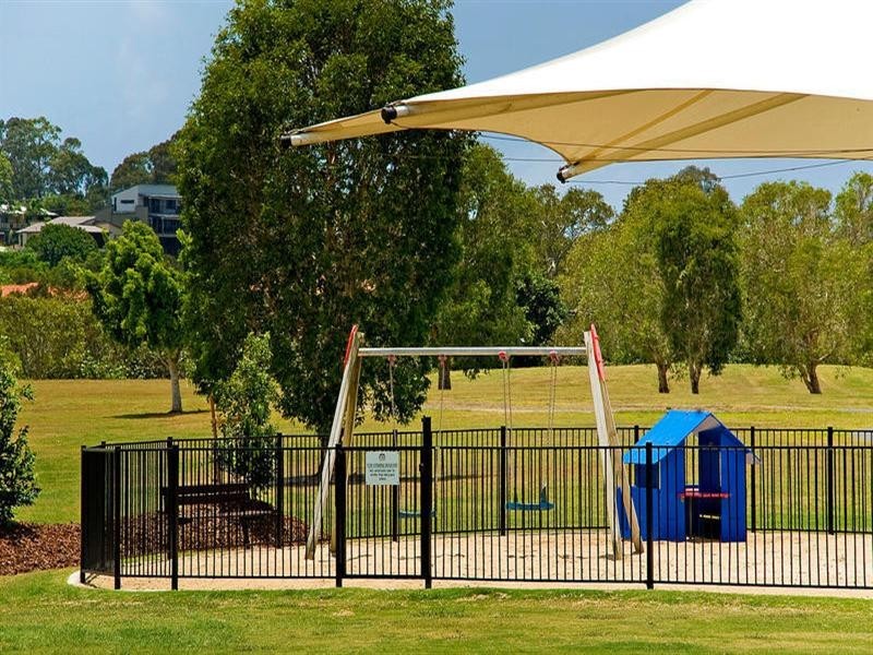 1674 Riverdale Drive, Hope Island QLD 4212