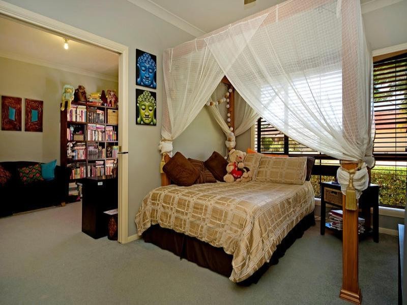 13 Glenwater Crescent, Helensvale QLD 4212