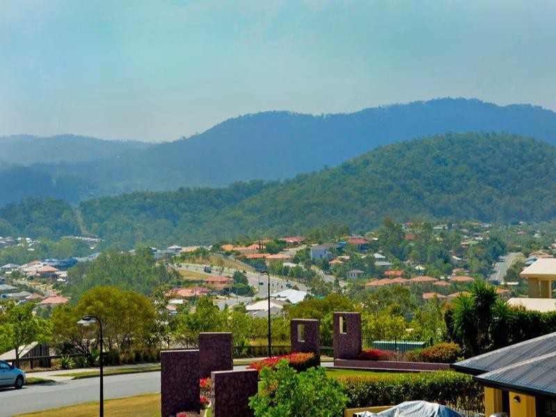 3 Zenith Crescent, Pacific Pines QLD 4211