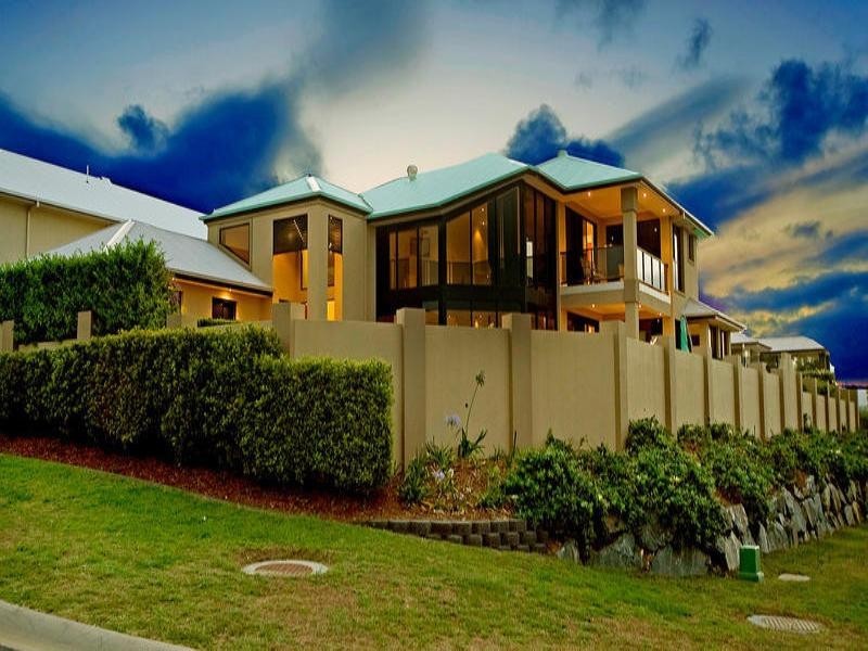 3 Zenith Crescent, Pacific Pines QLD 4211