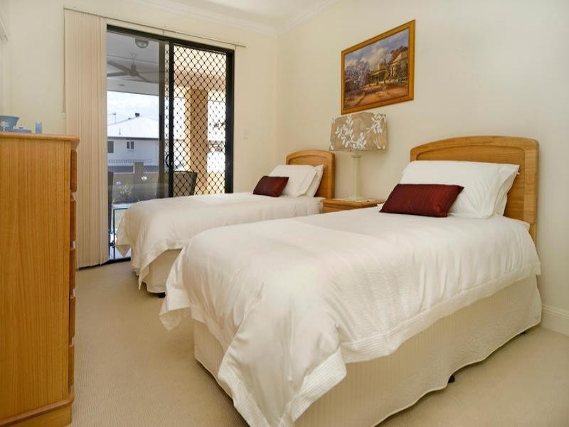 3 Zenith Crescent, Pacific Pines QLD 4211