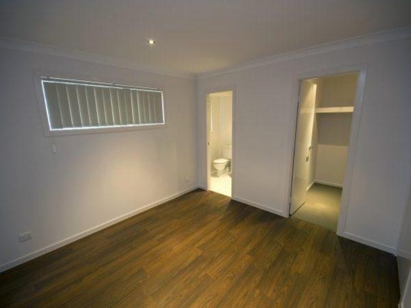 8 Pendragon Court, Ormeau QLD 4208