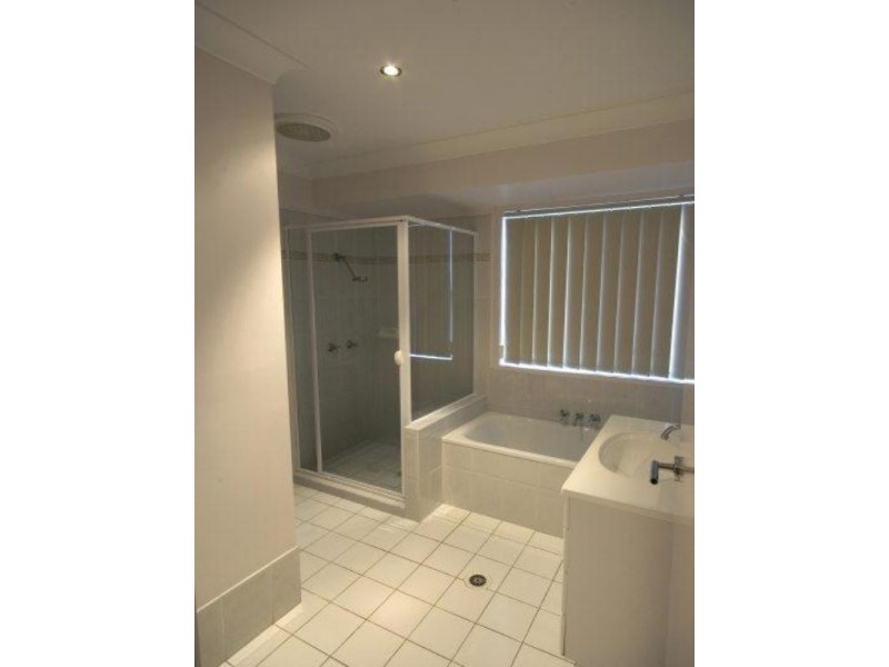 8 Pendragon Court, Ormeau QLD 4208