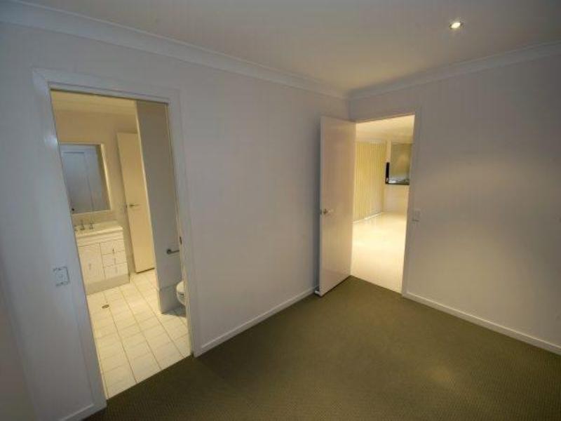 8 Pendragon Court, Ormeau QLD 4208