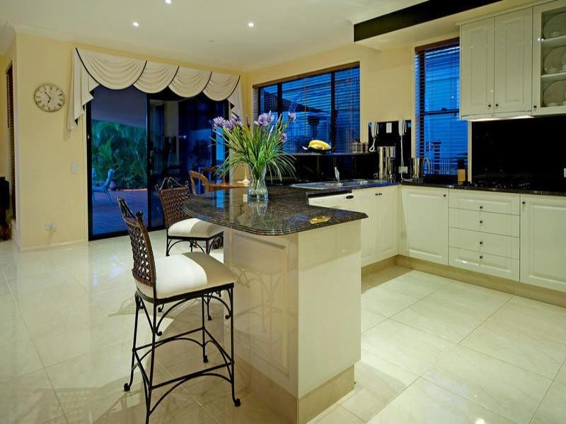 2107 Carlton Close, Hope Island QLD 4212