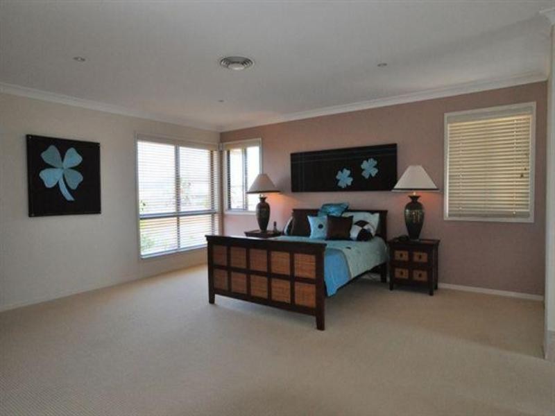 2571 Cressbrook Drive, Hope Island QLD 4212