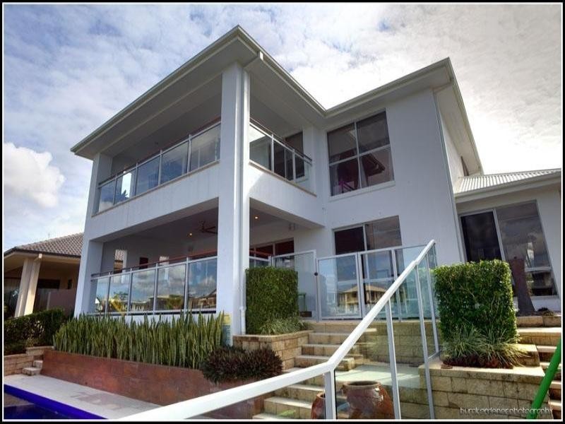 15 Ferrymans Court, Helensvale QLD 4212