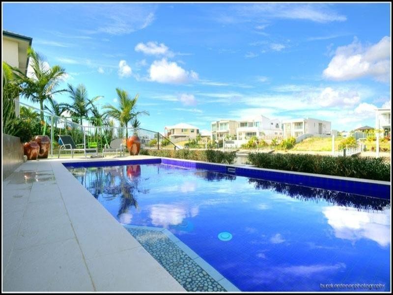 15 Ferrymans Court, Helensvale QLD 4212