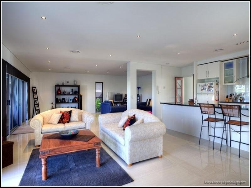 15 Ferrymans Court, Helensvale QLD 4212