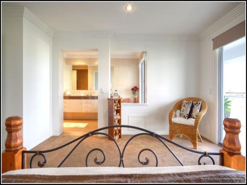 15 Ferrymans Court, Helensvale QLD 4212