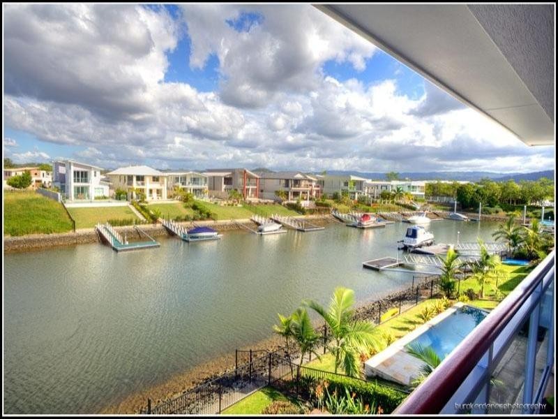 15 Ferrymans Court, Helensvale QLD 4212