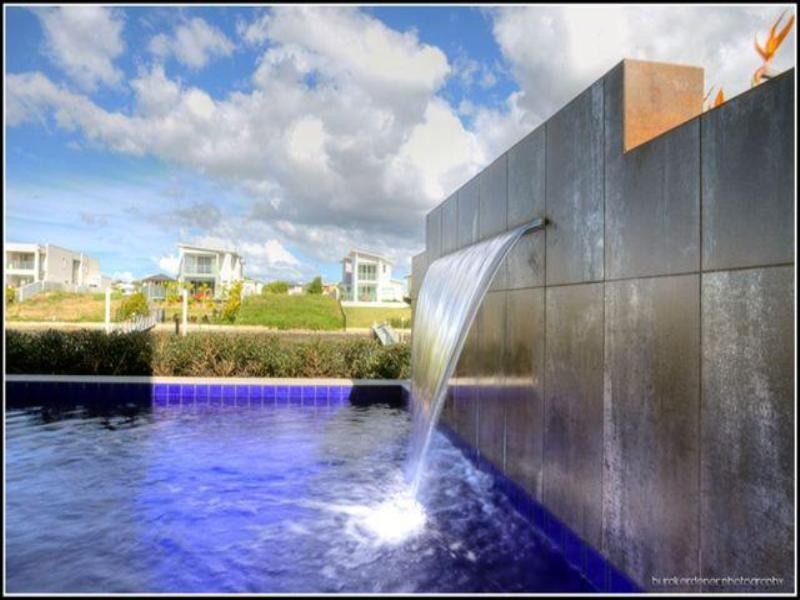 15 Ferrymans Court, Helensvale QLD 4212