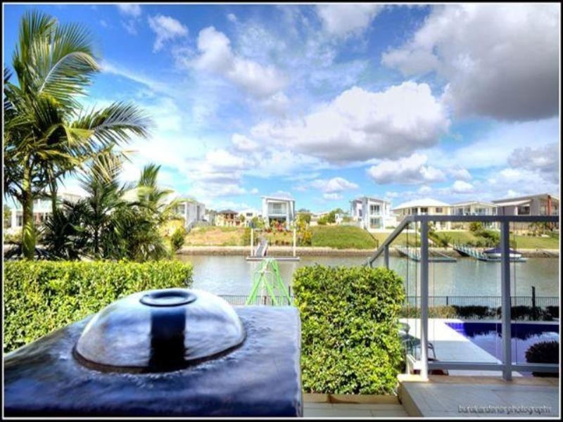 15 Ferrymans Court, Helensvale QLD 4212