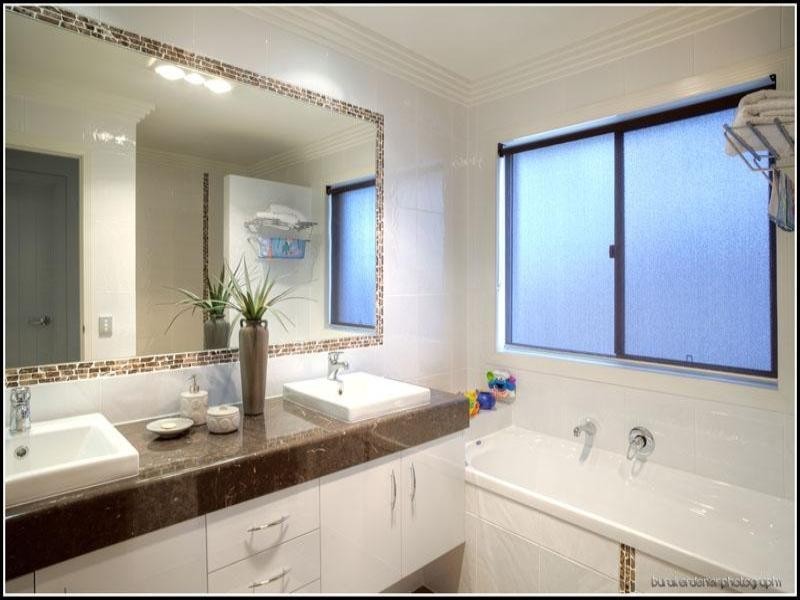 15 Ferrymans Court, Helensvale QLD 4212