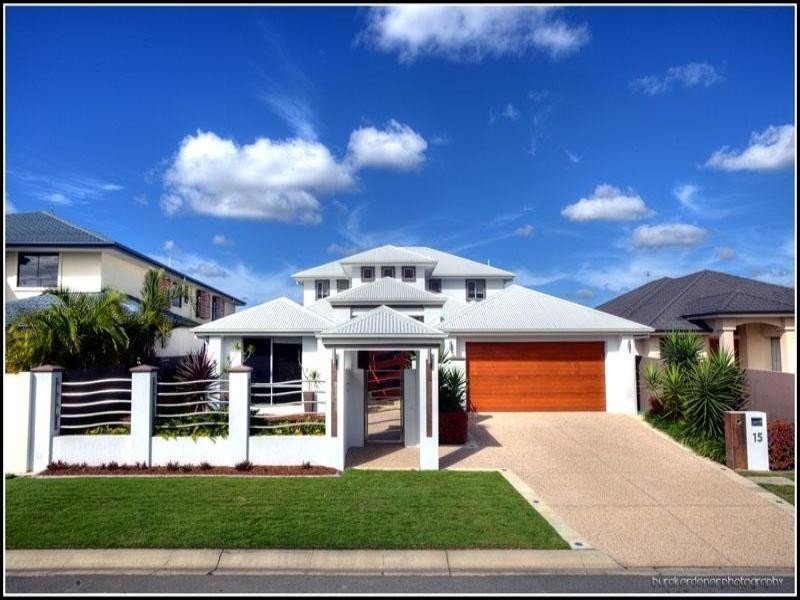 15 Ferrymans Court, Helensvale QLD 4212