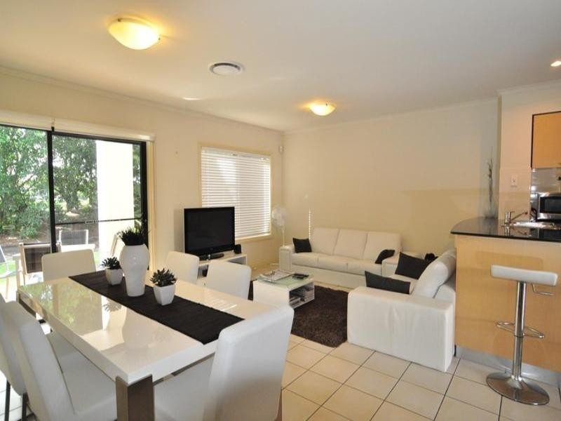 8852 Magnolia Drive East, Hope Island QLD 4212