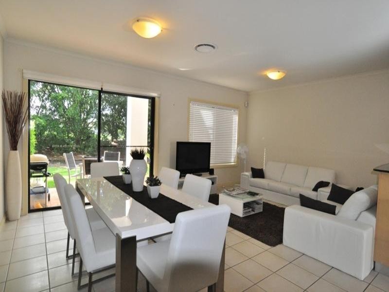 8852 Magnolia Drive East, Hope Island QLD 4212