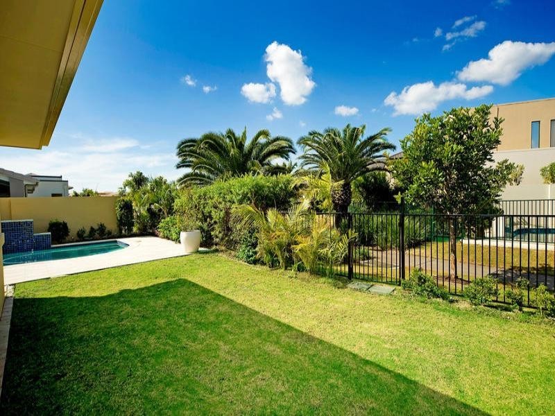 2560 Cressbrook Drive, Hope Island QLD 4212
